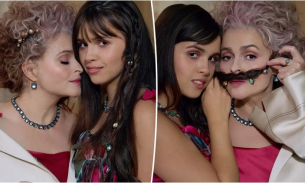 Дебют с мама: Дъщерята на Хелена Бонъм Картър и Тим Бъртън вече е модел