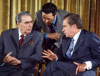 При Брежнев и Никсън оръжието млъква, заговаря изкуството