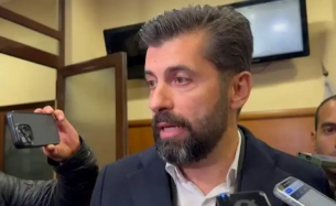 Скоро няма да го познаете! Още по-брадясалият Кирил Буратино Петков хвана Линда и децата и...