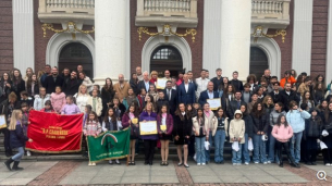 В Народния театър се състоя концерт с училищни химни в рамките на кампанията &quot;Светилник&quot;