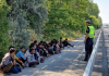 Екшън край Велико Търново: Гонка и блъсната патрулка, заловени са 20 мигранти