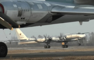 Военен пилот инструктор обясни защо Русия прехвърли самолети на летище &quot;Енгелс&quot;