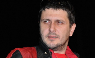 Скандал в театъра! Асен Блатечки лъсна гол с две колежки и един колега