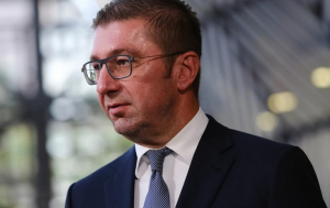 Мицкоски кипна: По талибански начин се изтриват „македонска идентичност и македонски език”