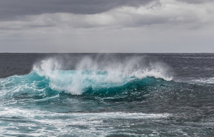 Учени успяха да обезсолят морска вода с графен