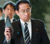 Японският премиер уволни сина си, заради „неподходящо“ парти в официална резиденция