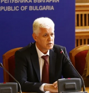 Военният министър каза дали България е имала намерение да изпраща въоръжени сили в Украйна