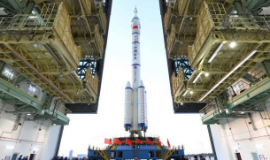 В Китай се готвят да изстрелят ракетата Long March 2F с пилотирана мисия Shenzhou 21