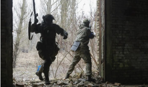 Русия изгражда защитни структури във военновъздушни бази след украинската операция „Паяжина“
