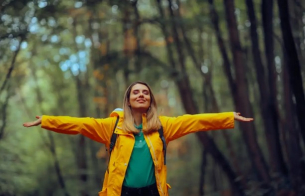 Серотонинът: Хормонът на щастието и как да го стимулираме естествено