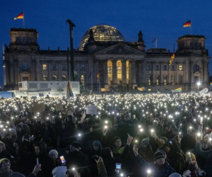 Протестите срещу крайната десница в Германия привличат стотици хиляди в Мюнхен