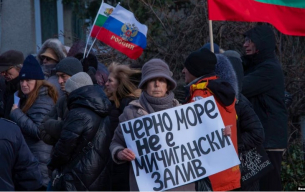 От София до Крим и обратно. Къде водят следите на един протест пред посолството на САЩ