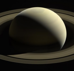 Откриха 62 нови луни на Сатурн