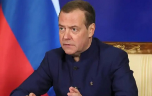 Медведев нарече белгийския министър на отбраната „малоумен“ и се похвали с „Посейдон“