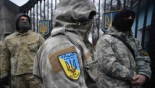 Месомелачка по украински: нацистите от «Айдар» изгарят трупове на границата с ДНР