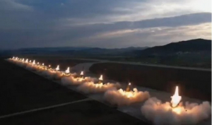 Северна Корея изплаши света: Изстреля 18 балистични ракети едновременно