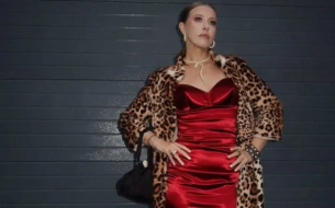 44-годишна руска водеща &quot;пасе&quot; трева за слаба фигура