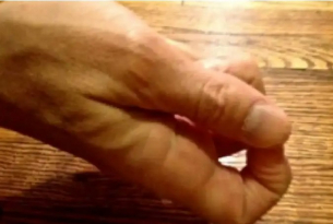 Защо трябва да чукаш на дърво, за да прогониш лошия късмет? Кой е човекът, който е почукал пръв?