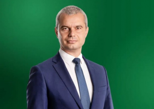 Костадин Костадинов покани пенсионните дружества на открит дебат