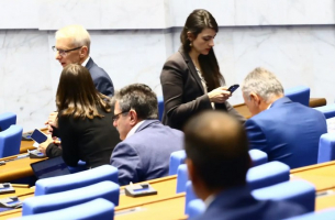 Коалицията ПП-ДБ се крепи на магия и псувни, но ДБ има...