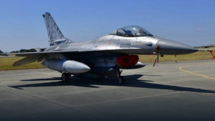 Съпротивата съобщава за удар по летище с F-16 в Ивано-Франковск