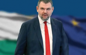 Пеевски в сблъсък с Асен Василев и Кирил Петков: Ще има държава с главно &quot;Д&quot;