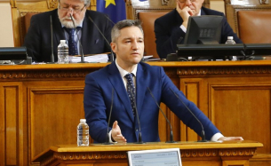 Дежавюто на едни фалшиви герои