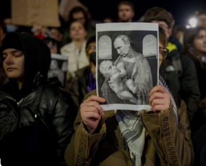 Нов протест организираха в Букурещ срещу победата на Калин Джорджеску, който се възхищава на Путин и е против помощта за Украйна