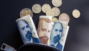 Дерат ни със солена такса, ако искаме да обърнем стотинки в евро