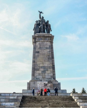 Да бъде ли премахнат паметникът на съветската армия?