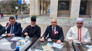 В Кърджали кметът, попът и мюфтията пиха традиционното третомартенско кафе