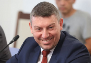 Агентът, който отмени машинния вот. Деньо Денев стана временен шеф на ДАНС