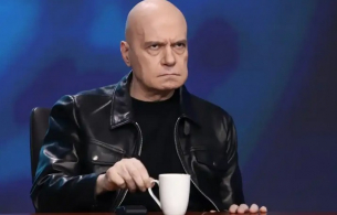 Слави побесня! Врътна кранчето на...