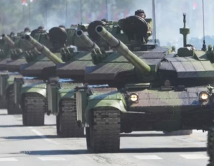 &quot;Сърбия, която иска мир&quot;. Вучич проведе военен парад на фона на критики, че политизира армията