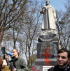 Киев събори паметник на съветски генерал, освободил града от нацистка окупация