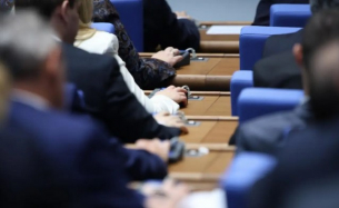 След едномесечна ваканция депутатите се връщат на парламентарните банки