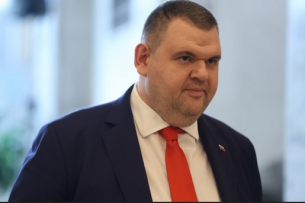 Пеевски поема на ръчно управление продажбата на &quot;Лукойл&quot; чрез ДАНС