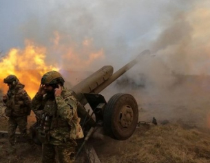 Руски складове с боеприпаси отново са под масиран обстрел с дронове