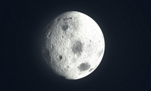 Канадски учен твърди: Извънземни се крият на Луната и шпионират Земята