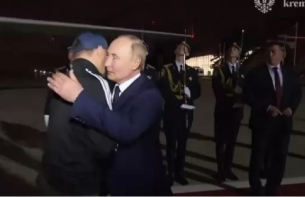 Лично Путин посрещна освободените от Запада руски затворници на летището в Москва. Вижте кои са те