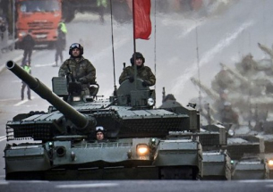 Военната икономика на Путин процъфтява, а останалата част от Русия едва оцелява