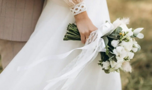 Булка отмени сватба за 70 000 евро със СМС заради...