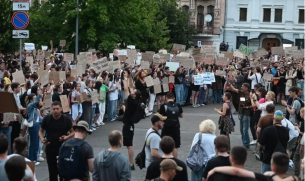 &quot;Искате ли нов Майдан?!&quot; - Киев прие спорен закон, &quot;блокиращ&quot; борбата с корупцията, избухнаха протести срещу властта