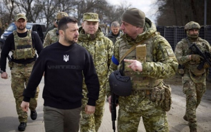 Изненадваща инспекция! Володимир Зеленски посети фронтовата линия в Източна Украйна