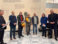 Двама са носителите на Националната награда за скулптура 