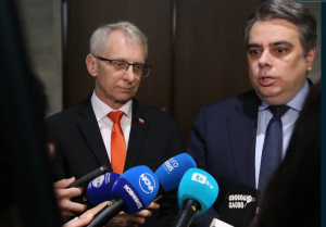 Василев вдигнал мерника на Денков, академикът се гласял за...