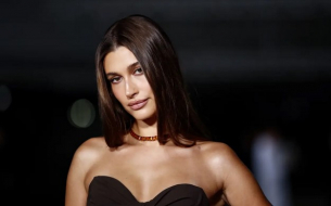 Хейли Бийбър показа прашки (задни) под рокля с гол гръб