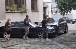 Циганин с БМВ нахлу в блок