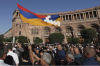 Хиляди демонстрират в Ереван след споразумението за Нагорни Карабах, съобщава се за сблъсъци