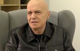 Слави Трифонов отговори на Борисов: В топлото време да стои вътре и на климатик, защото...